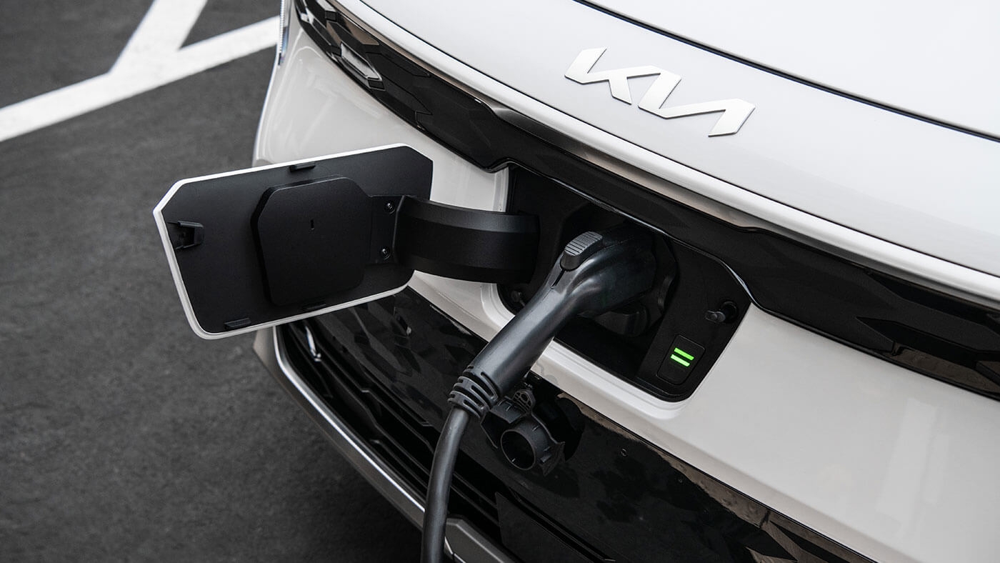 2026-kia-niro-plug